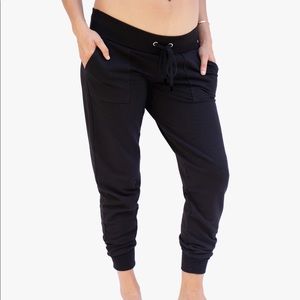 Ingrid&Isabel maternity and postpartum joggers